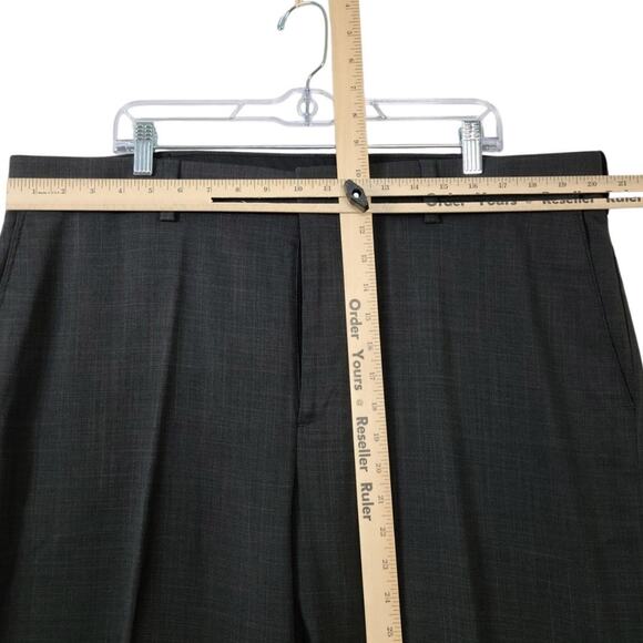 Savane Men's Performance Non Iron Dress Pants with Expandable Waistband 40 X 30 - Picture 3 of 5